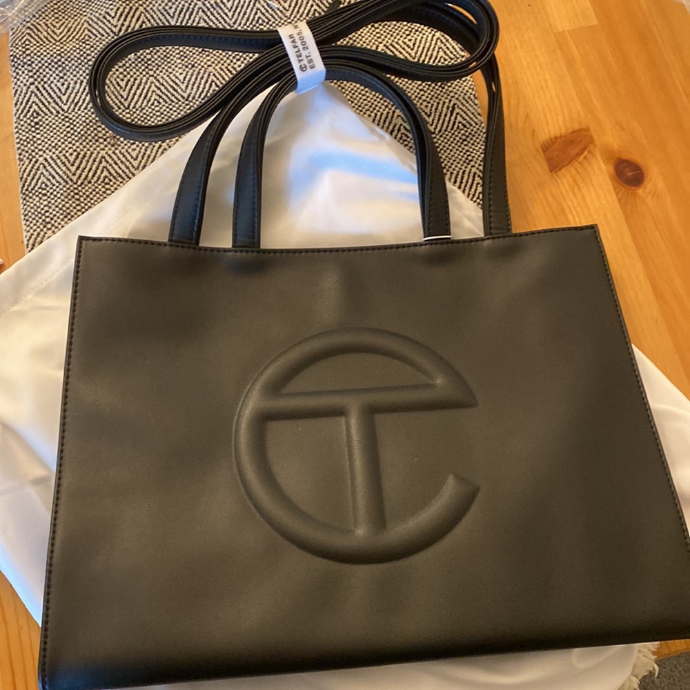 TELFAR MEDIUM BAG- BLACK